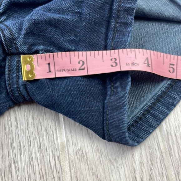 Bundle of 2 denim jean shorts.  Mossimo and Universal Thread. Women's size 4 - Picture 5 of 9